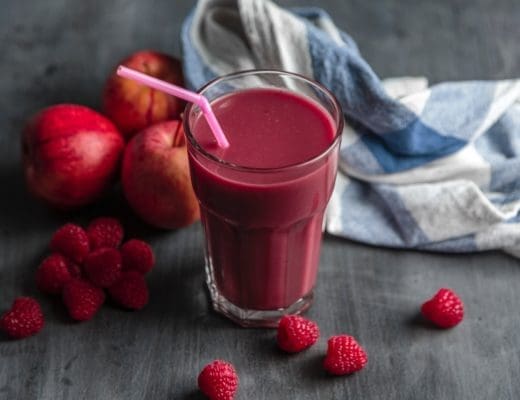 how to make a smoothie with fresh fruits like raspberries and apples