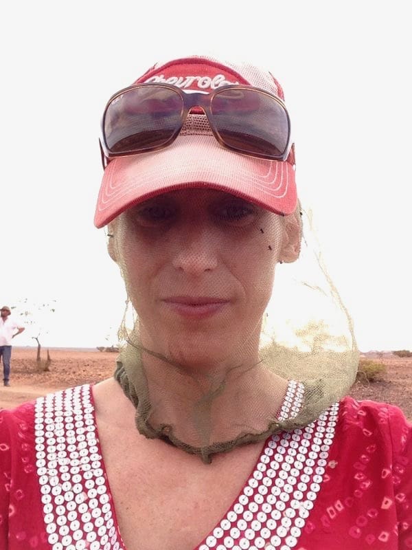 Merry-Lerner-wearing-Protective-Netting-from-the-flies-of-Coober-Pedy-in-the-Australian-Outback