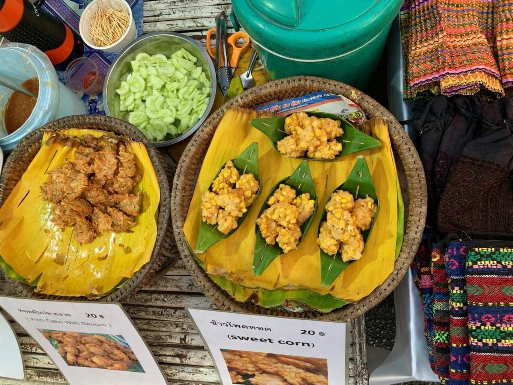 best-restaurants-in-chiang-mai-saturday-walking-street-market-6