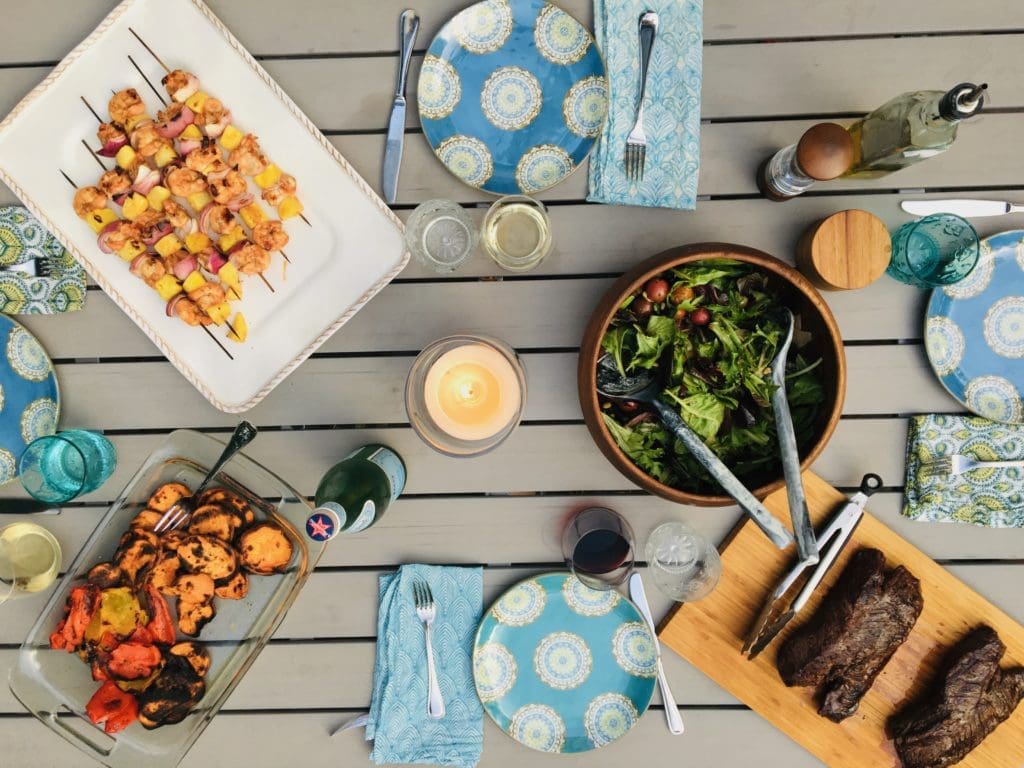 summer-bbq-ideas-table-setting