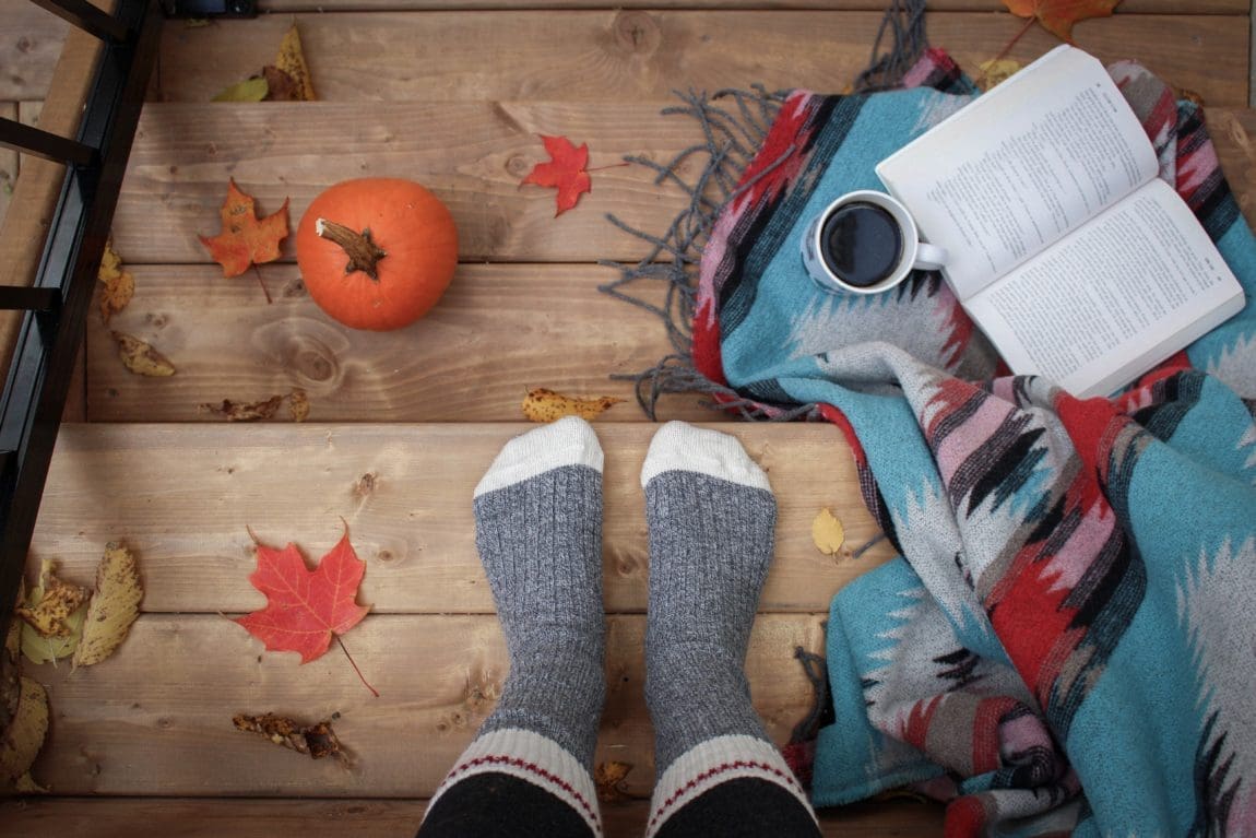 fall-favorites-fall-season-reading-list-girl-on-steps-with-book