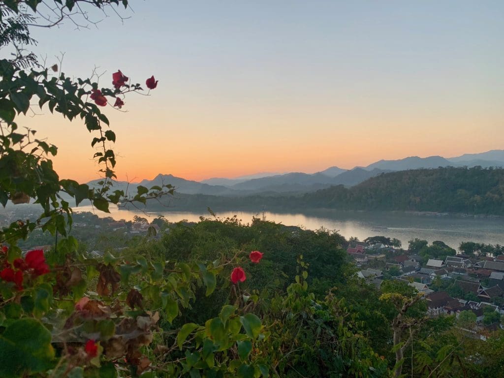 sunset-at-mount-phousi-luang-prabang-4