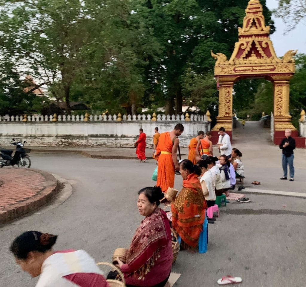 things-to-do-in-luang-prabang-tak-bat-ceremony