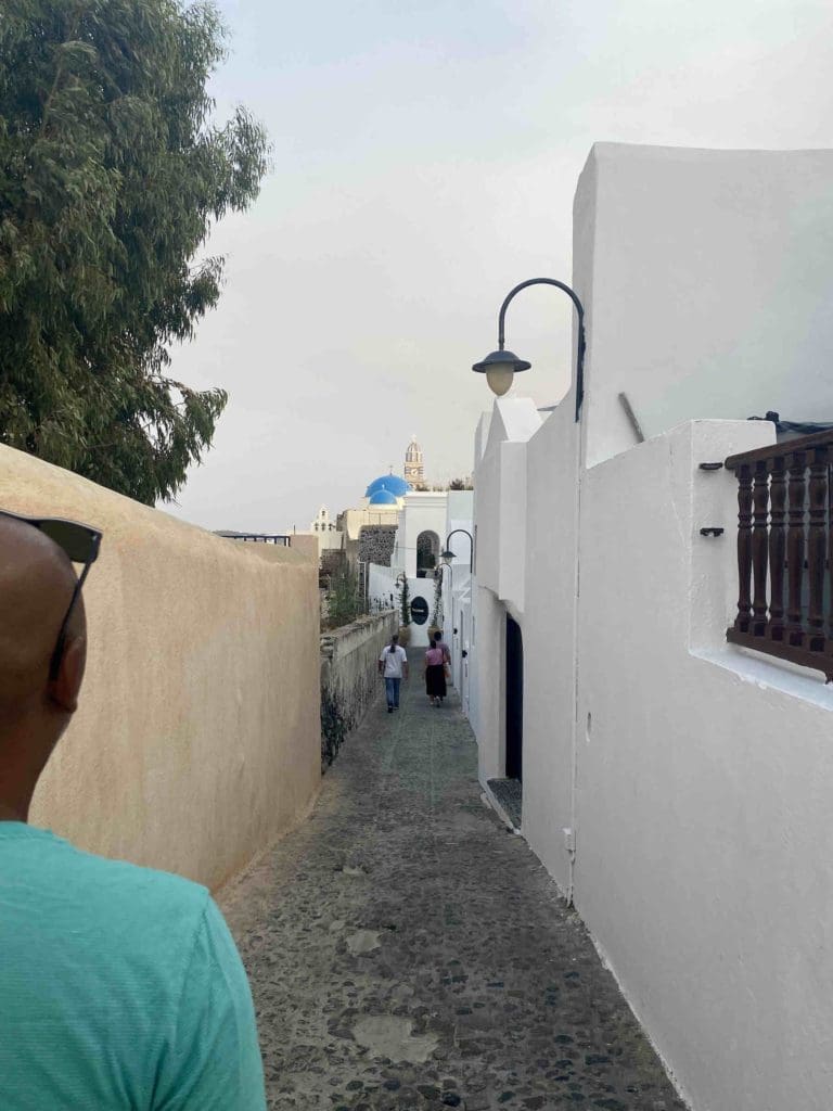 walkway-from-firostefani-to-thira-santorini