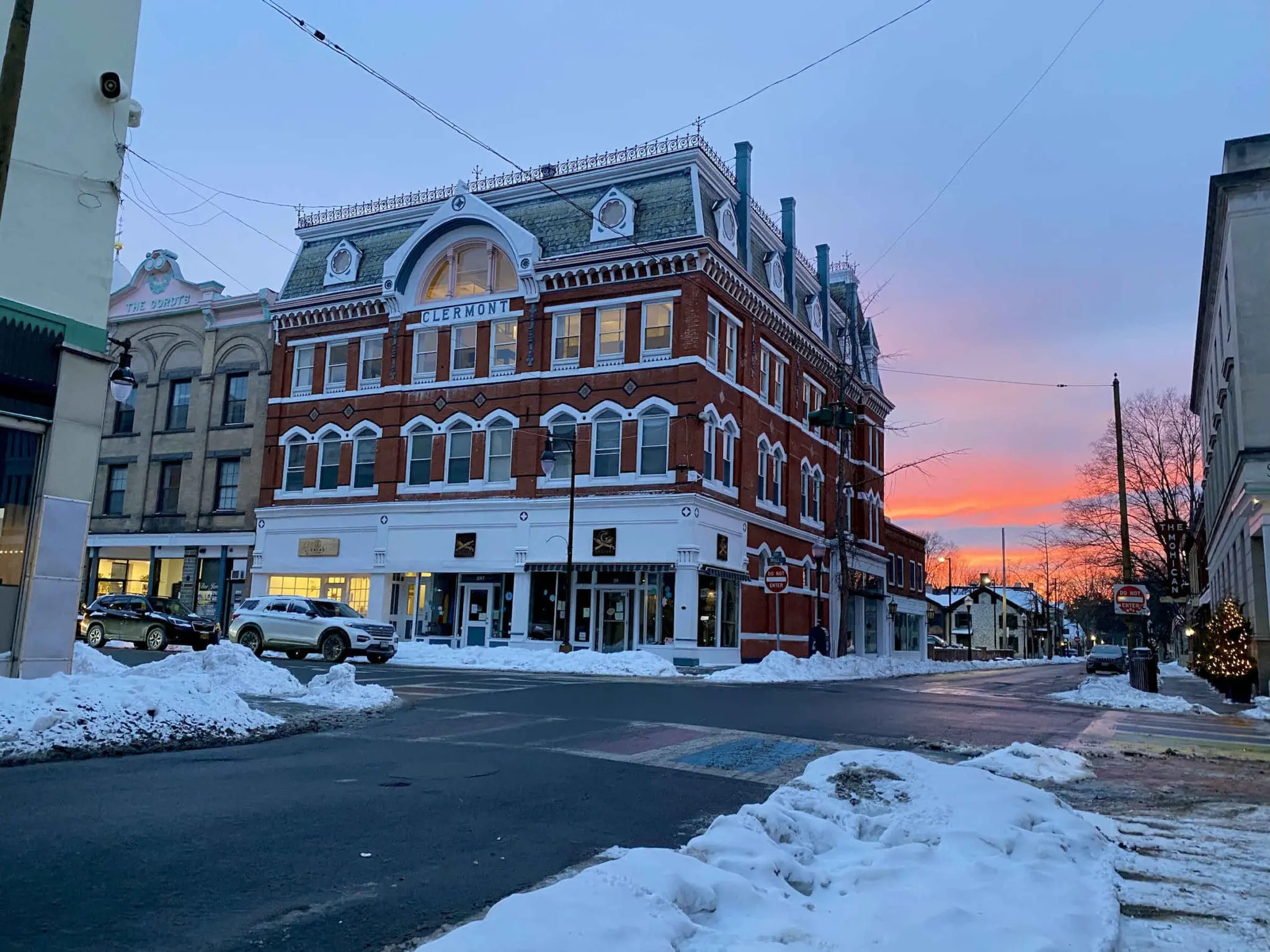 sunset-in-the-historic-district-of-kingston-new-york