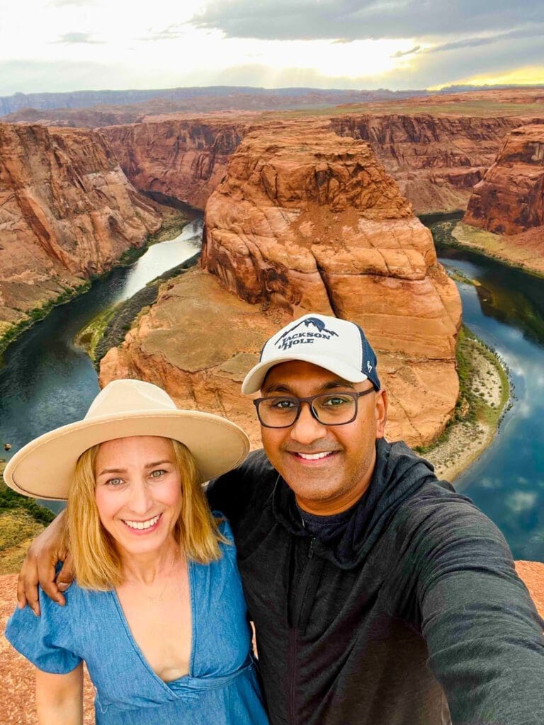 merry-and-prash-at-horseshoe-bend-page-arizona-southwest-road-trip